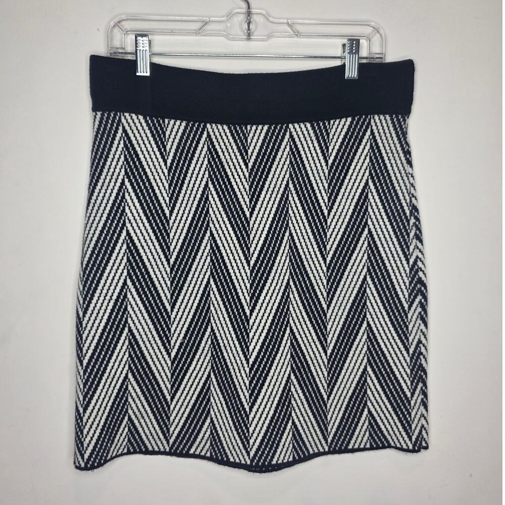 Ann Taylor black white herringbone chevron sweater skirt - medium